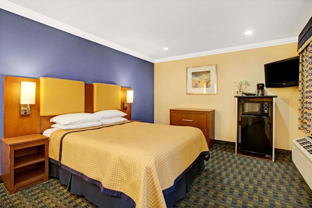 DAYS INN BY WYNDHAM SAN FRANCISCO - LOMBARD in San Francisco