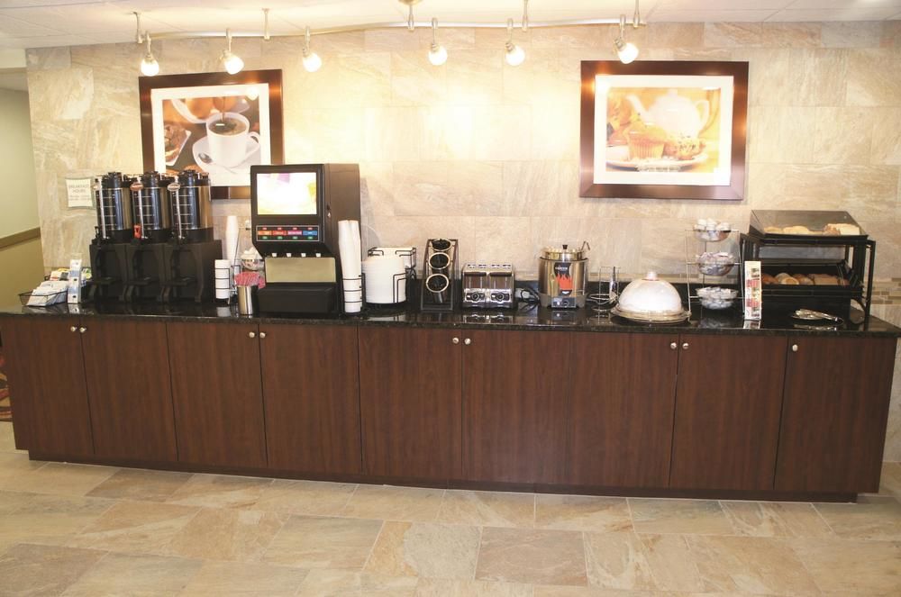 LA QUINTA INN BY WYNDHAM DAVENPORT & CONFERENCE CE in Davenport
