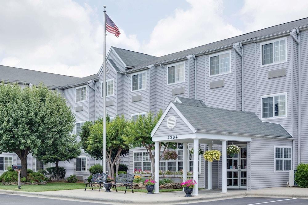 MICROTEL INN & SUITES BY WYNDHAM GREENSBORO in Greensboro, Nc