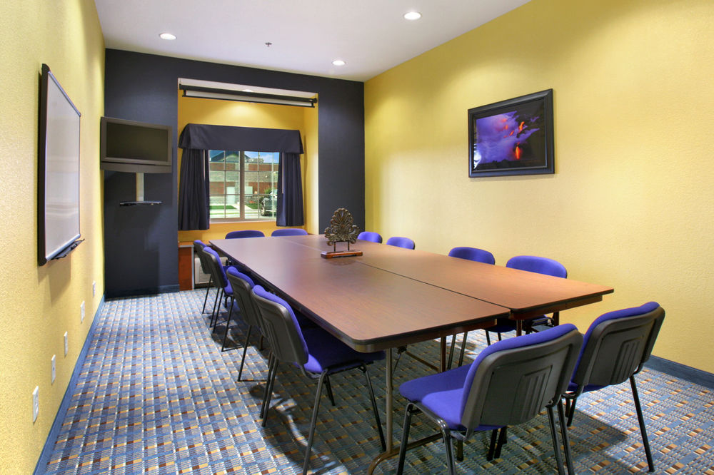 MICROTEL INN & SUITES BY WYNDHAM KEARNEY in Kearney, Ne
