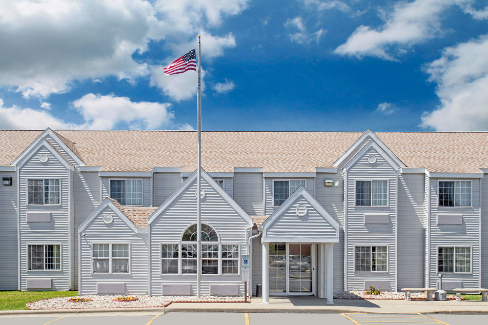 MICROTEL INN & SUITES BY WYNDHAM JANESVILLE in Janesville, Wi