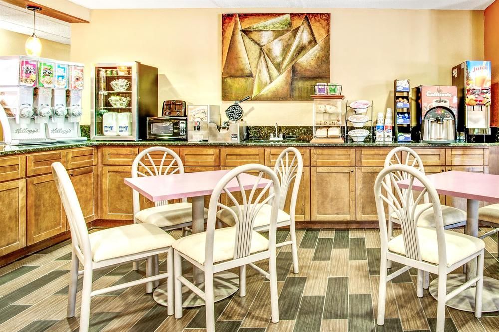 MICROTEL INN & SUITES BY WYNDHAM NEWPORT NEWS AIRP in Newport News, Va