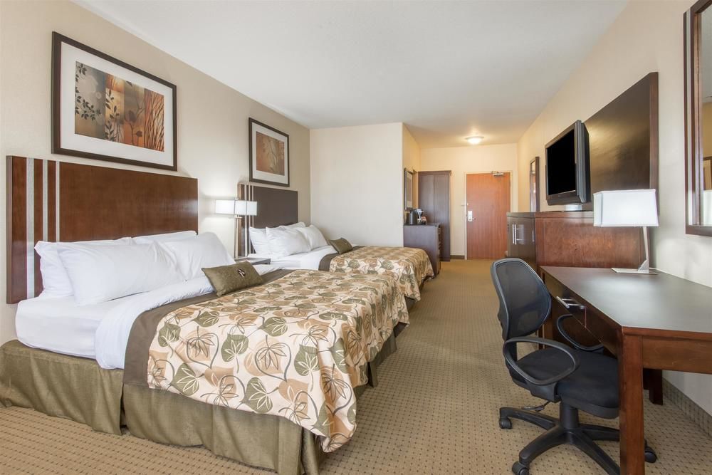 RAMADA BY WYNDHAM WAINWRIGHT in Wainwright, Ab