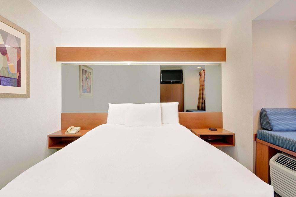 MICROTEL INN & SUITES BY WYNDHAM WINSTON SALEM in Winston Salem