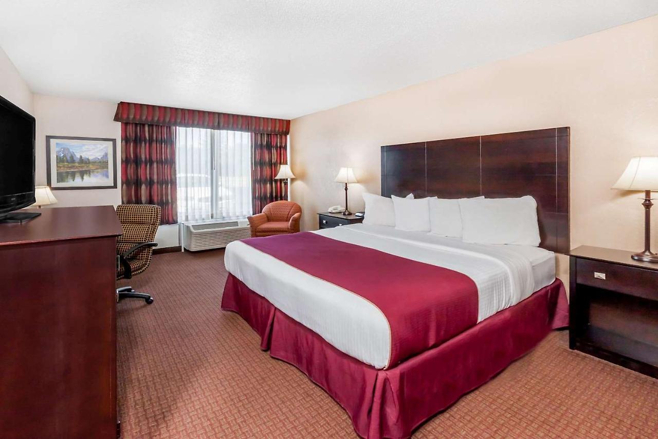 Ramada by Wyndham Grayling Hotel & Conference Center in Grayling, Mi