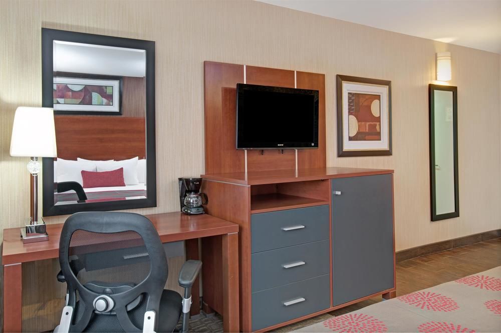 RAMADA BY WYNDHAM STATEN ISLAND in New York, Ny