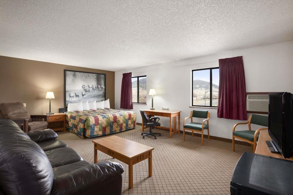 SUPER 8 BY WYNDHAM BOZEMAN in Bozeman