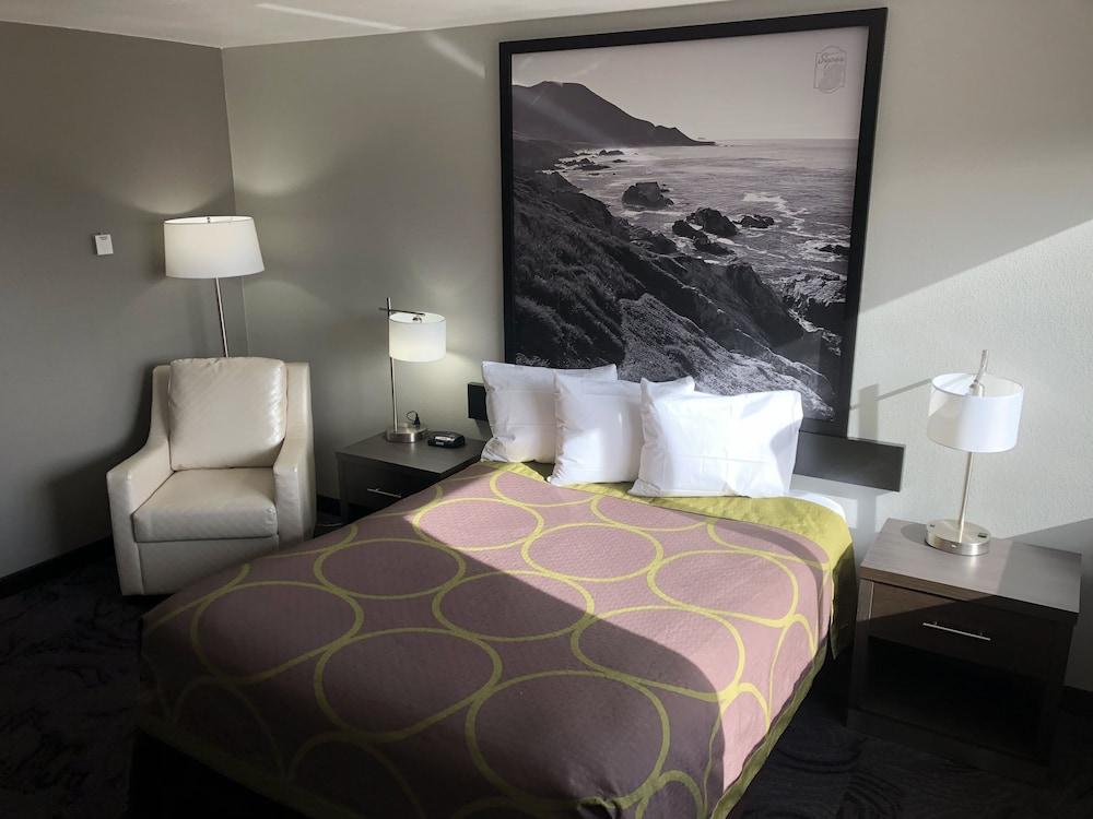 SUPER 8 BY WYNDHAM EUREKA in Eureka, Ca