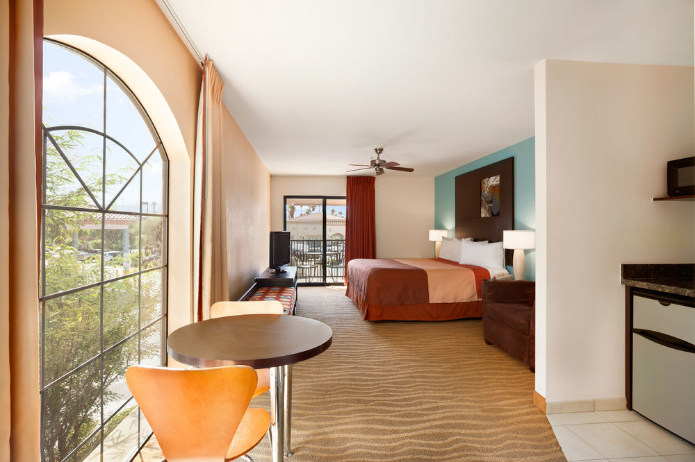 SUPER 8 BY WYNDHAM INDIO in Indio, Ca