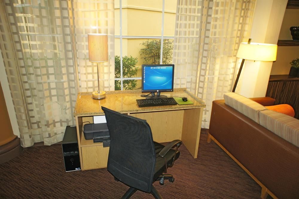 LA QUINTA INN & SUITES BY WYNDHAM RALEIGH CRABTREE in Raleigh, Nc