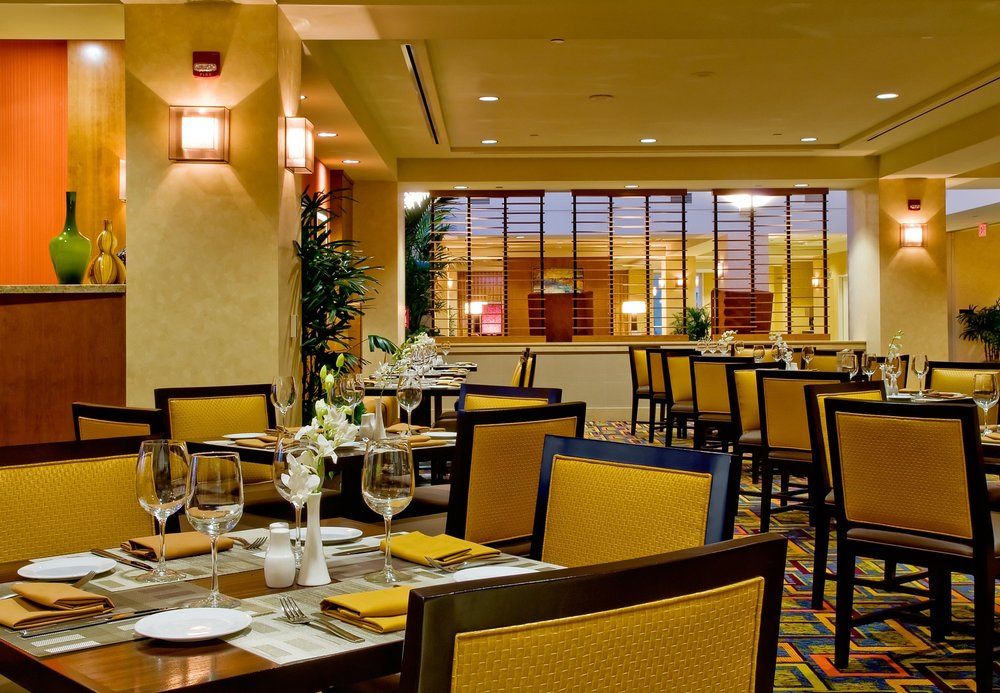 BAKERSFIELD MARRIOTT AT THE CONVENTION CENTER in Bakersfield