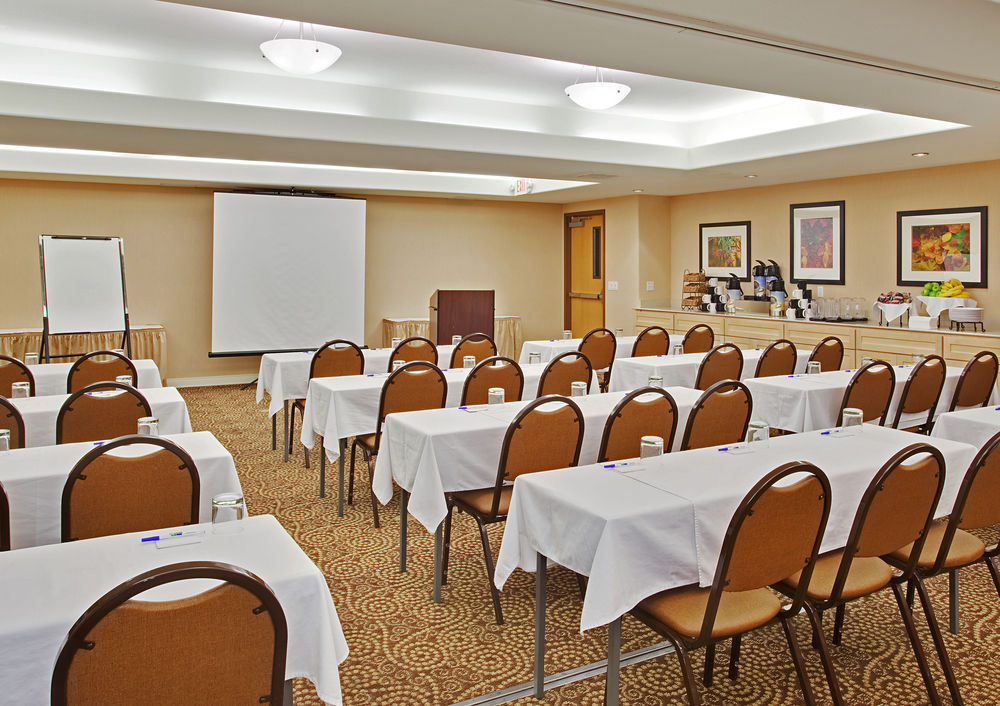 HOLIDAY INN EXPRESS & SUITES MODESTO in Modesto, Ca