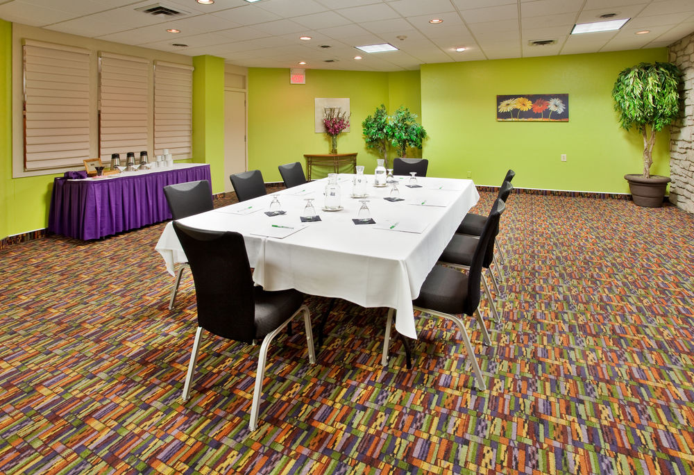 HOLIDAY INN MANHATTAN AT THE CAMPUS in Manhattan, Ks