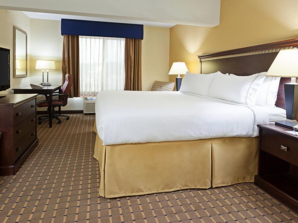 HOLIDAY INN EXPRESS & SUITES ALLENTOWN WEST in Allentown