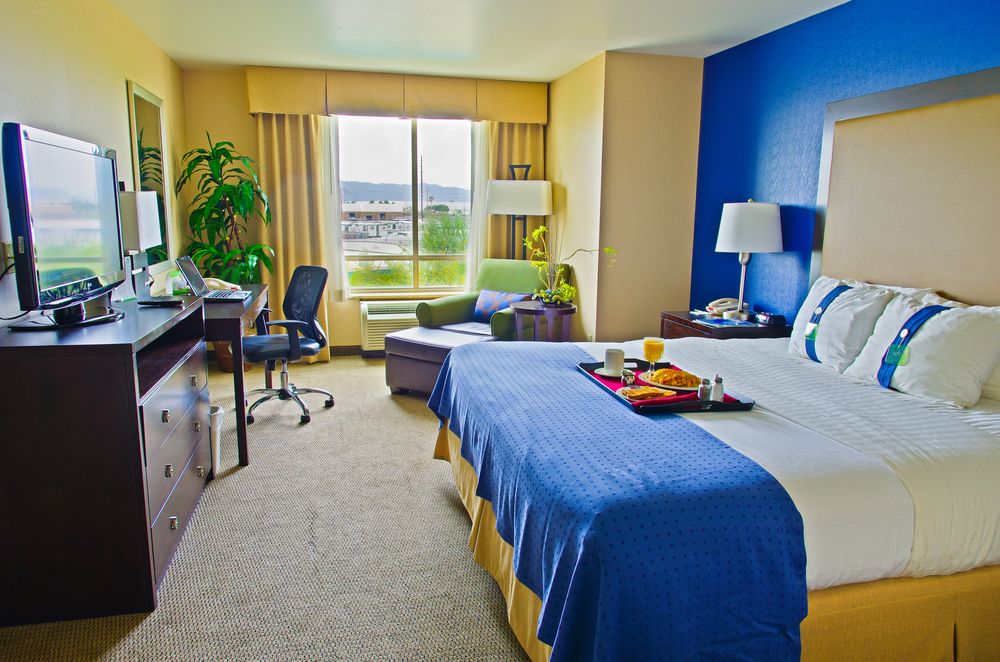 HOLIDAY INN HOTEL & SUITES PHOENIX AIRPORT in Phoenix, Az