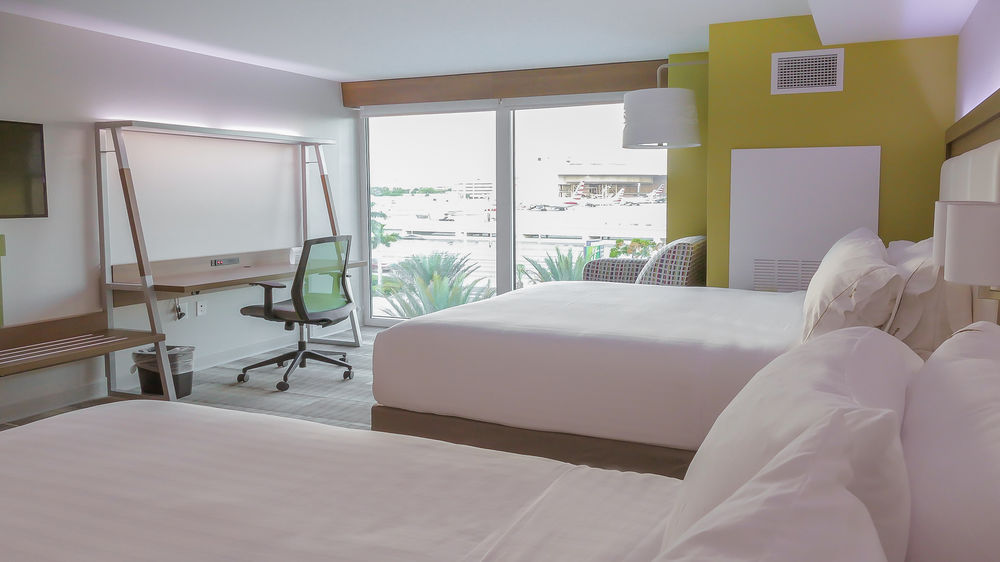 HOLIDAY INN EXPRESS & SUITES MIAMI AIRPORT EAST in Miami