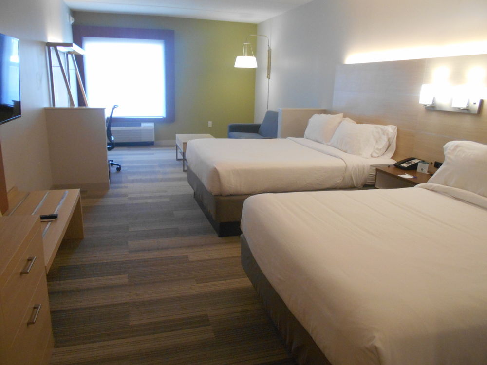 HOLIDAY INN EXPRESS & SUITES PITTSBURGH NORTH SHORE in Pittsburgh, Pa