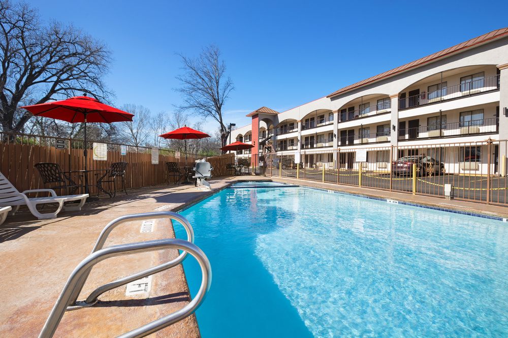 Super 8 by Wyndham Austin University/Downtown Area in Austin, Tx