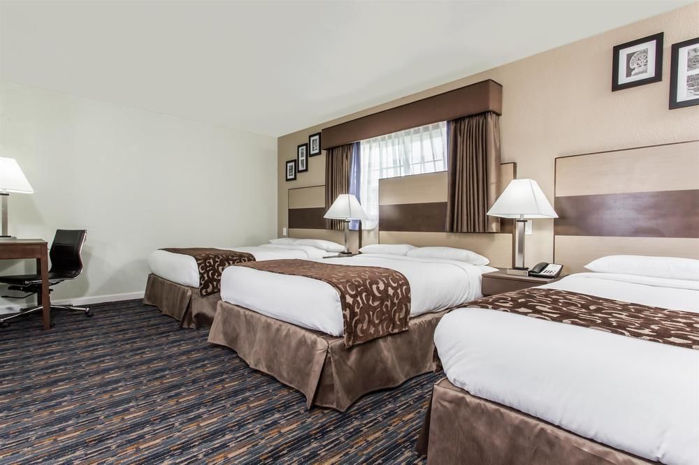Howard Johnson by Wyndham Berkeley in Berkeley, Ca