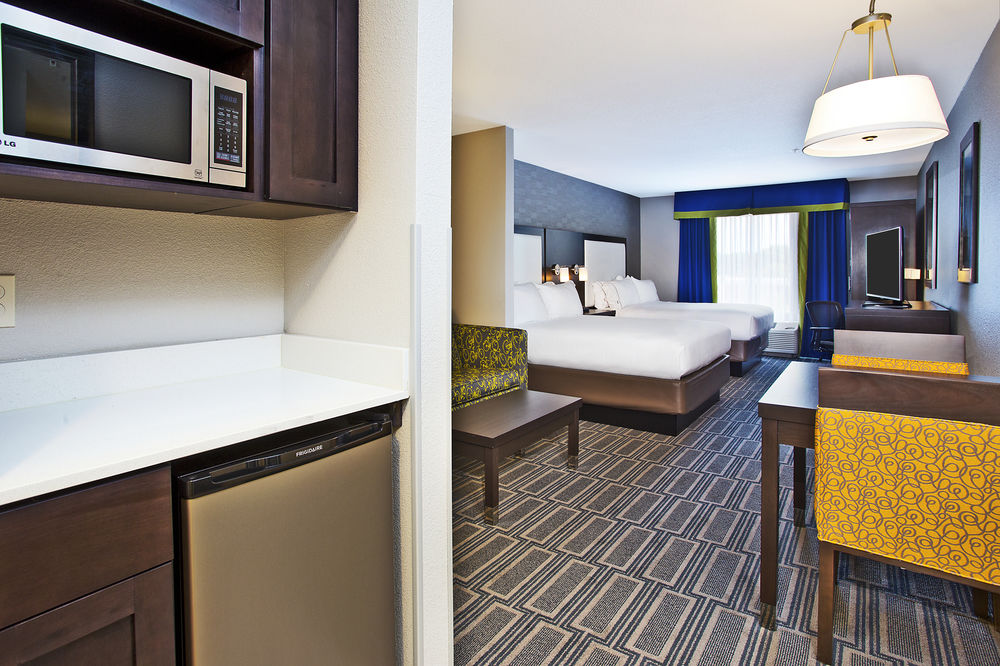 Holiday Inn Express & Suites Ann Arbor in Ann Arbor
