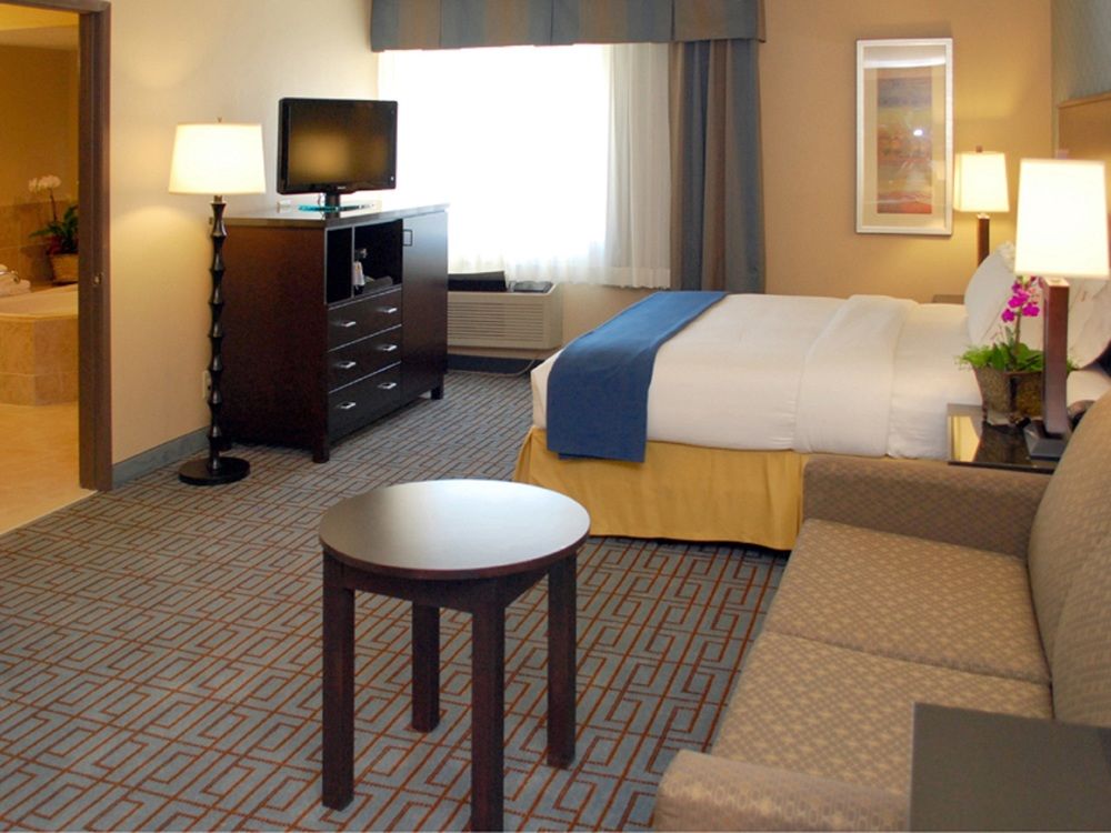 HOLIDAY INN EXPRESS HOTEL & SUITES LOS ANGELES DOWNTOWN WEST in Los Angeles, Ca