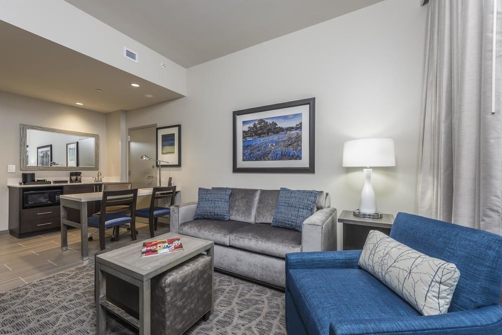 EMBASSY SUITES BY HILTON THE WOODLANDS in Houston, Tx