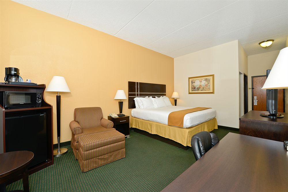 HOLIDAY INN EXPRESS VERO BEACH-WEST (I-95) in Vero Beach, Fl