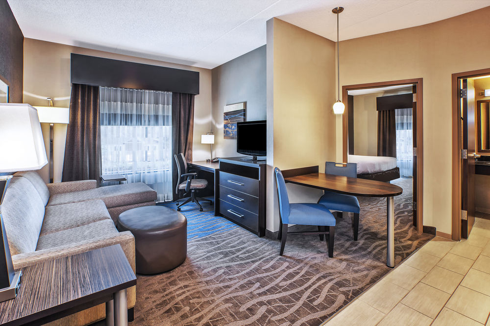 HOLIDAY INN EXPRESS HOTEL & SUITES DAYTON SOUTH - I-675 in Dayton, Oh