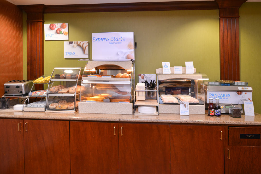 HOLIDAY INN EXPRESS HOTEL & SUITES DAYTON-CENTERVILLE in Dayton, Oh