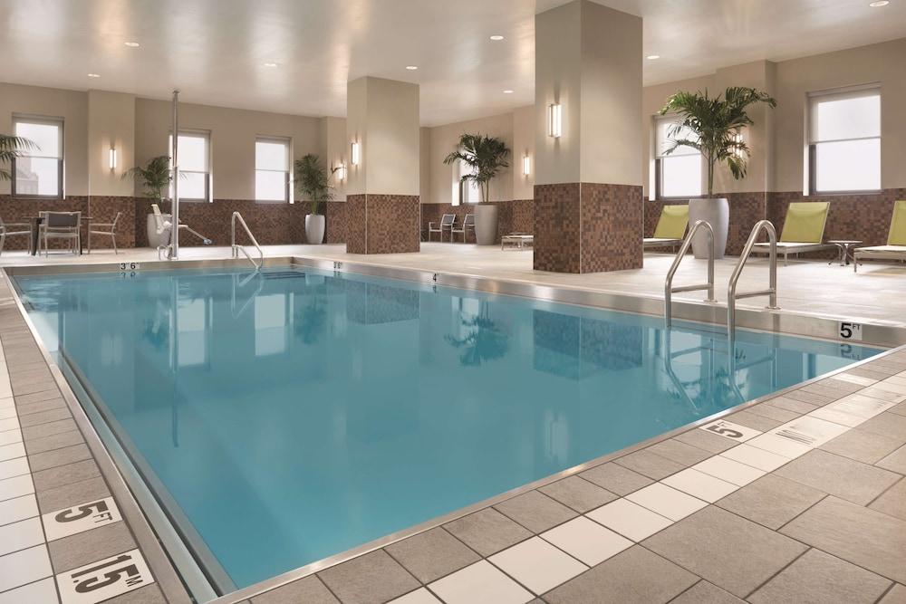 Embassy Suites by Hilton Pittsburgh Downtown in Pittsburgh, Pa
