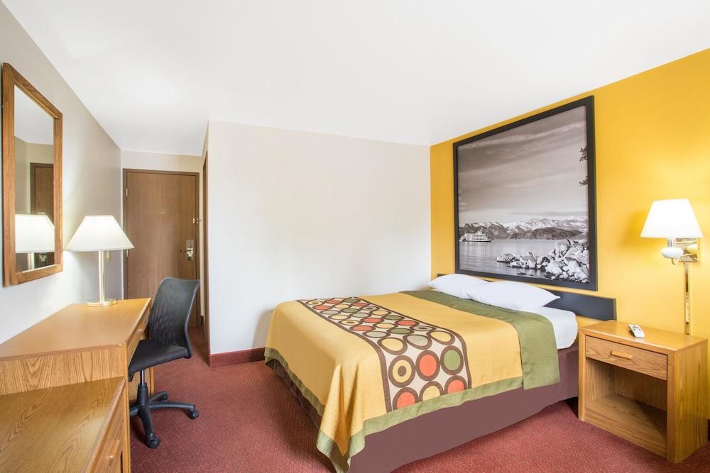 Super 8 by Wyndham Elko in Elko