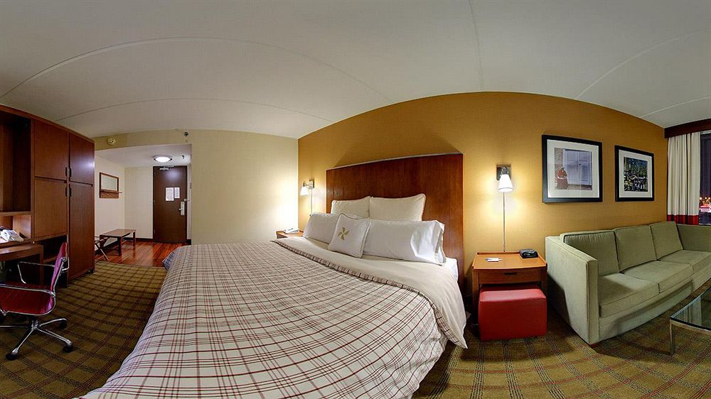 FOUR POINTS BY SHERATON PHILADELPHIA NORTHEAST in Philadelphia, Pa