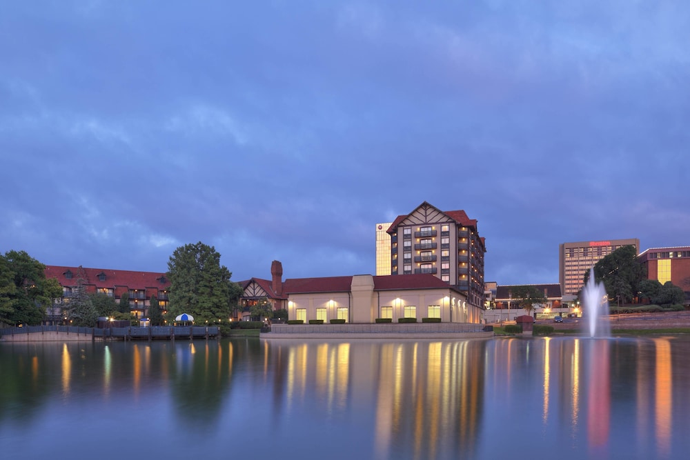 SHERATON WESTPORT CHALET HOTEL ST. LOUIS in Saint Louis, Mo