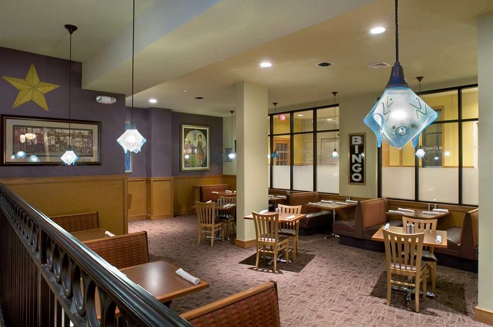 DoubleTree by Hilton Norfolk Airport, VA in Norfolk