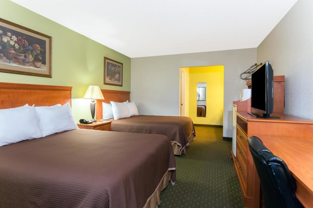 Howard Johnson by Wyndham Tallahassee in Tallahassee, Fl