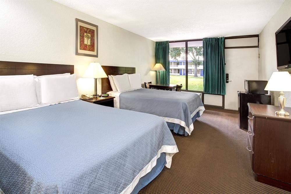 Baymont by Wyndham Orlando Lake Buena Vista South in Kissimmee, Fl