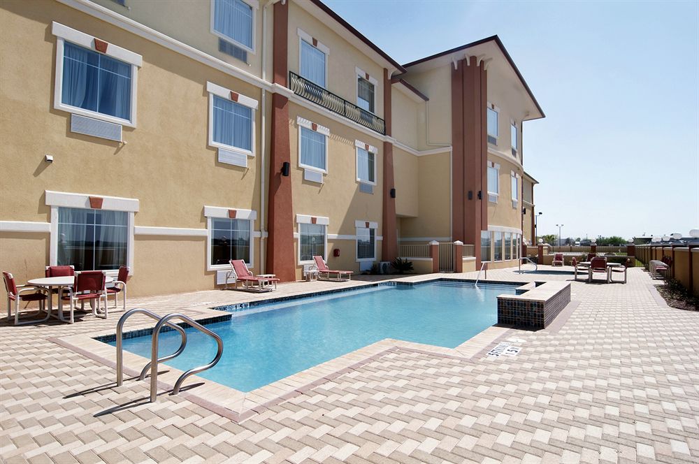 Super 8 by Wyndham Hidalgo/McAllen Area in Mcallen,Tx
