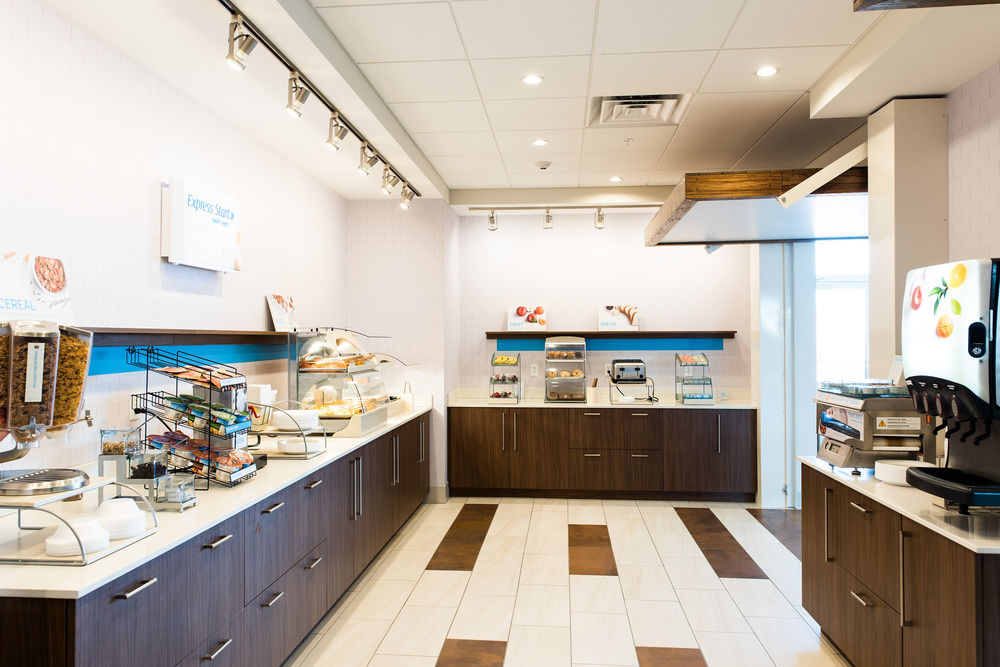 Holiday Inn Express & Suites Madison by IHG in Madison, Wi