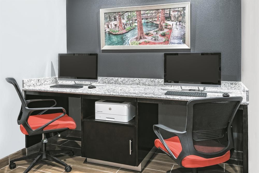 LA QUINTA INN & SUITES BY WYNDHAM SAN ANTONIO BY AT&T CENTER in San Antonio,Tx