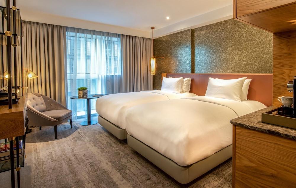 Lincoln Plaza London, Curio Collection by Hilton in London