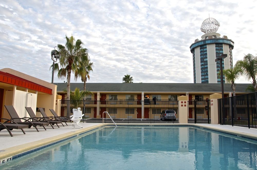Super 8 by Wyndham Orlando International Drive in Orlando