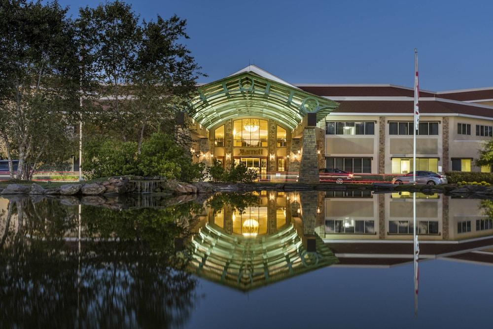 AUBURN MARRIOTT OPELIKA RESORT  SPA AT GRAND NATIONAL in OPELIKA, AL