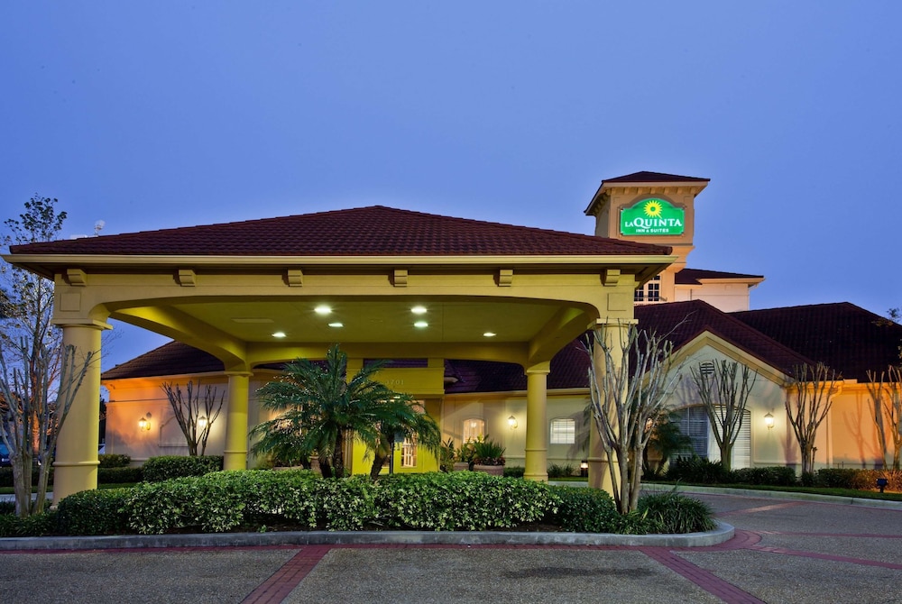 La Quinta Inn & Suites by Wyndham USF (Near Busch Gardens) in Tampa, Fl