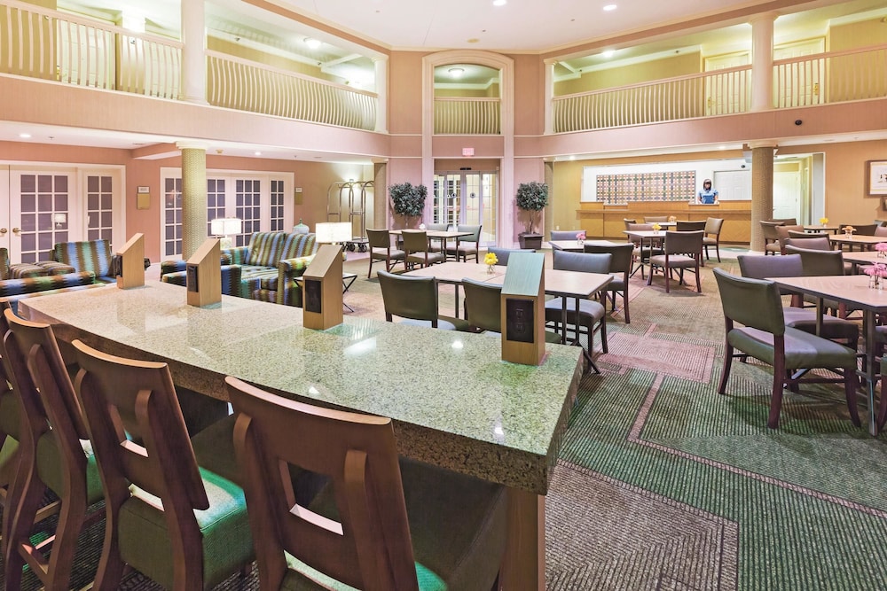 La Quinta Inn & Suites by Wyndham Dallas DFW Airport North in Irving