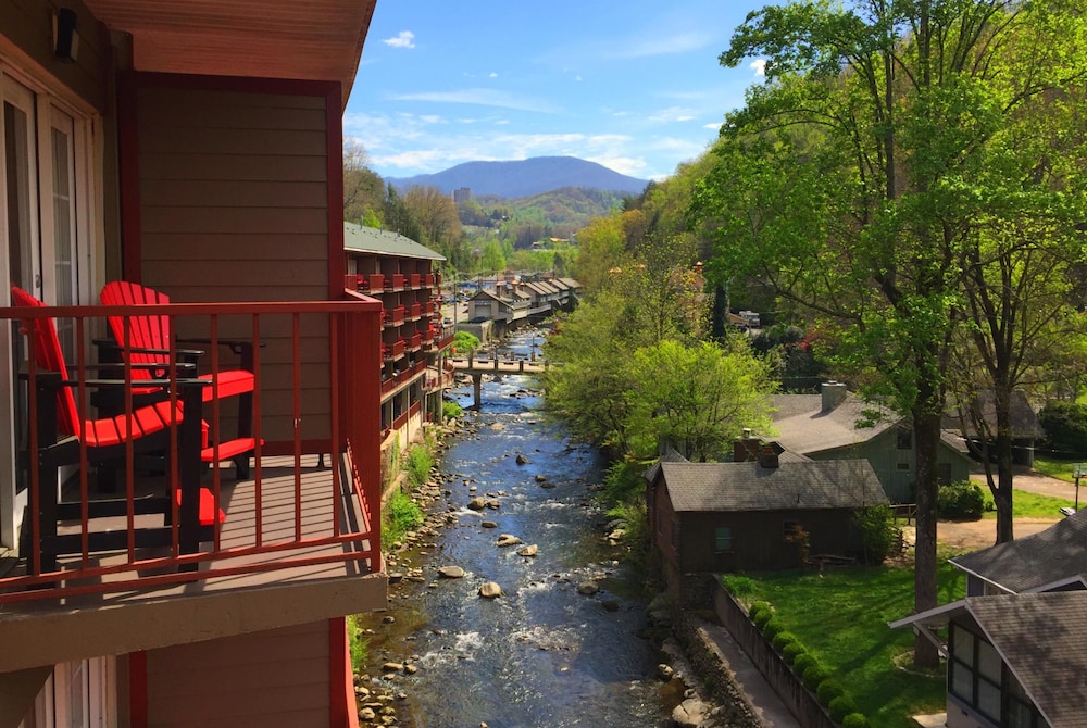 Baymont by Wyndham Gatlinburg On The River in Gatlinburg, Tn