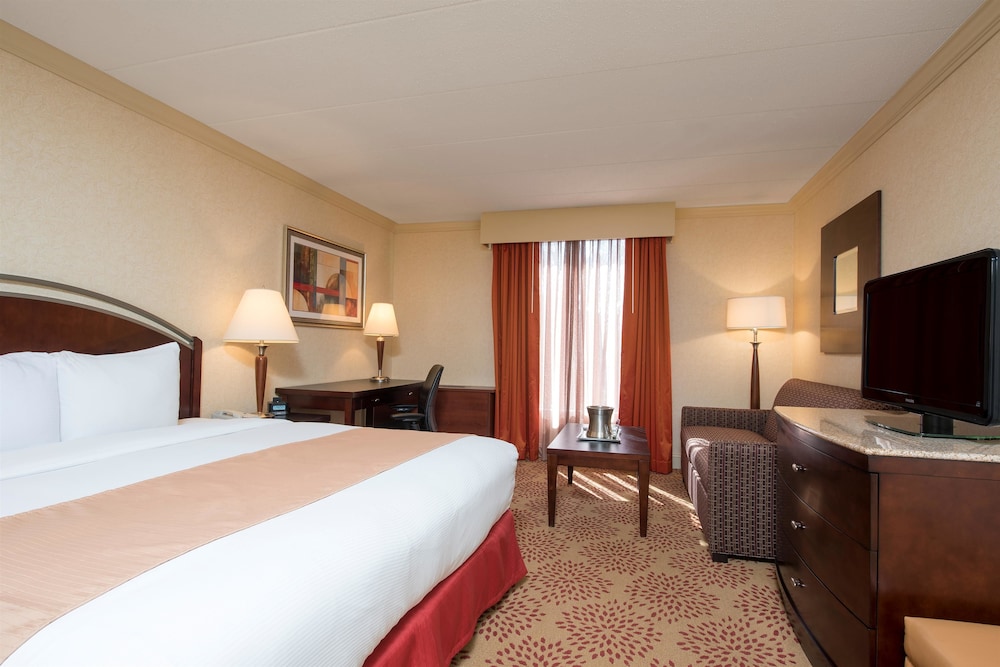 DoubleTree by Hilton Grand Rapids Airport in Grand Rapids, Mi
