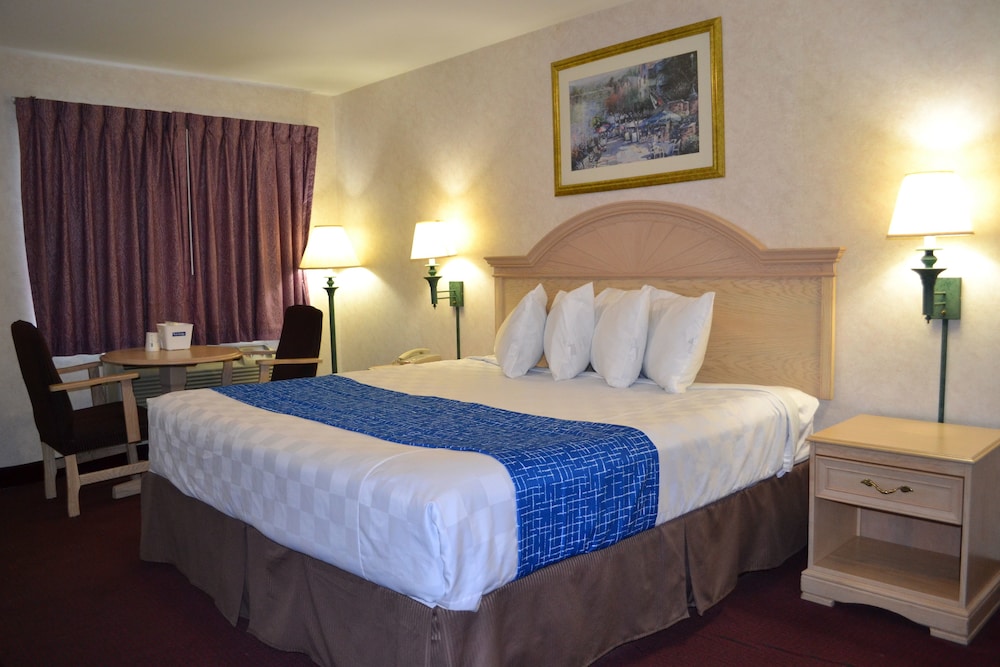 Travelodge by Wyndham Niagara Falls in Niagara Falls