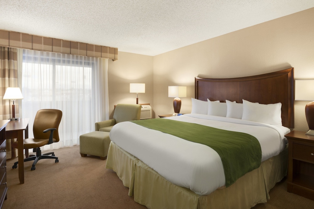 Wingate By Wyndham Lincoln Airport East in Lincoln, Ne