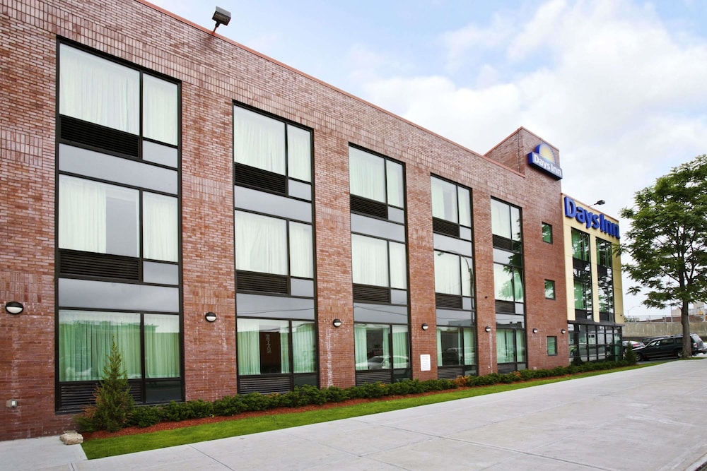 Days Inn by Wyndham Bronx Near Stadium in New York, Ny