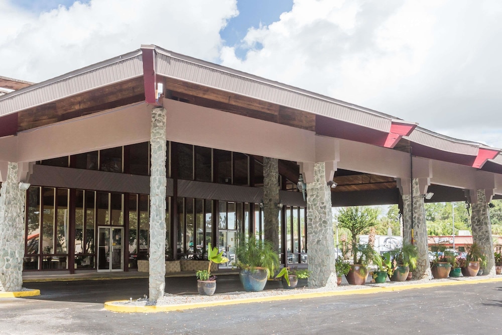Days Inn by Wyndham Ocala West in Ocala, Fl